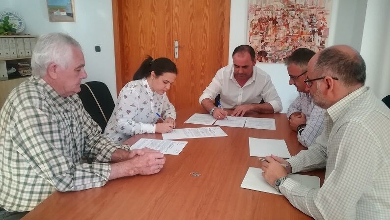 fIRMA cONTRATO mESON aGUA