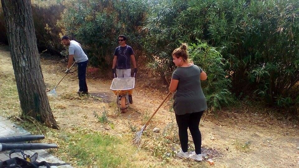 Emplea joven y 30 (1)